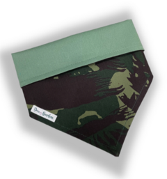 Bandana camuflado escuro dupla face verde para pet
