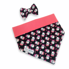 Conjunto bandana caveirinhas dupla face rosa e laço