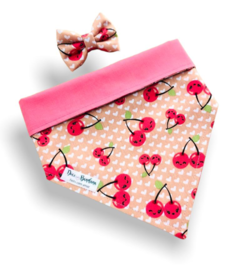 Bandana e laço cereja rostinho rosa dupla face rosa para pet
