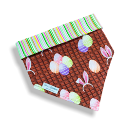 Bandana chocolate de Páscoa dupla face listrada para pet