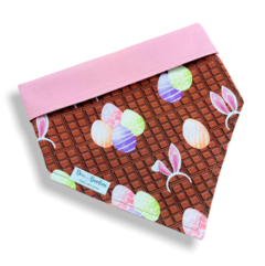 Bandana chocolate de Páscoa dupla face rosa para pet