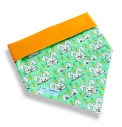 Bandana coelhinho saindo da toca dupla face laranja para pet