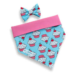 Bandana e laço cupcake com cereja dupla face rosa para pet