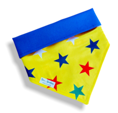 Bandana estrelinhas carnaval amarelo dupla face azul para pet