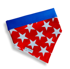 Bandana estrelinhas carnaval vermelho dupla face azul para pet