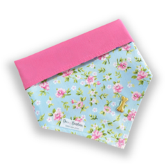Bandana florzinhas ossinho dourado dupla face rosa para pet
