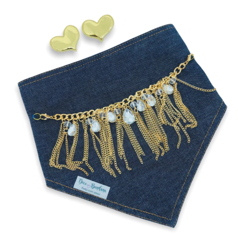 Conjunto bandana jeans com colar dourado e par de corações