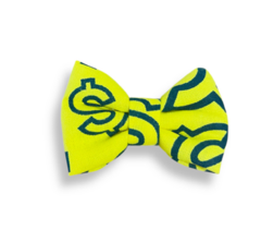 Laço amarelo com estampa de símbolos de dinheiro para pets.