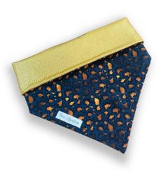 Bandana oncinha azul marinho dupla face dourado para pet