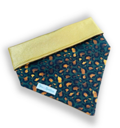 Bandana oncinha verde dupla face dourado para pet