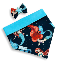 Bandana e laço sereias ruivas dupla face azul para pet