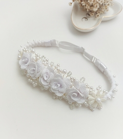 Tiara Bia floral na internet