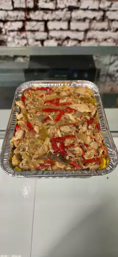 Arroz de coliflor con wok de verduras y carne