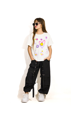 Remera estampa caritas con relieve - tienda online