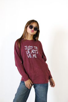 Remera pre lavada unisex JUST doble estampa - comprar online