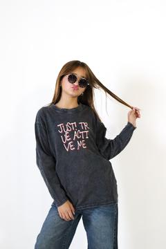 Remera pre lavada unisex JUST doble estampa