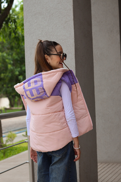 Imagen de Chaleco combinado con estampa en capucha de NENA con piel por dentro