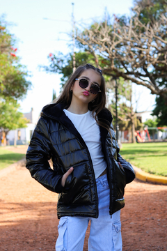 Campera metalizada con bolsillos plaque y piel por dentro de nena en internet