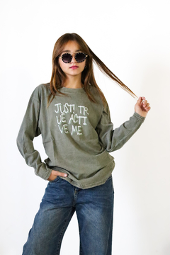 Remera pre lavada unisex JUST doble estampa