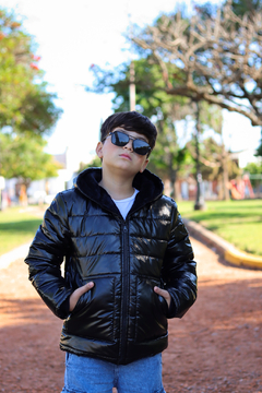Campera metalizada con bolsillos plaque y piel por dentro de varon