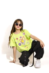 Remera estampa caritas con relieve