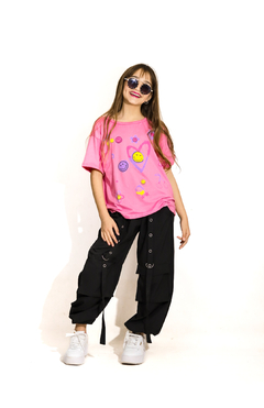 Remera estampa caritas con relieve - Kids Store