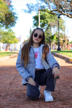 Campera lisa con bolsillos plaque con piel por dentro de nena - comprar online