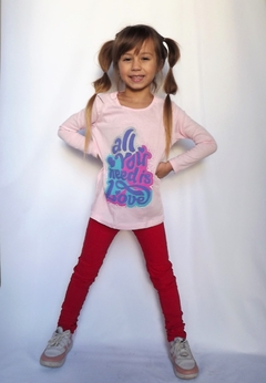 REMERA ALL YOU NEED DE ALGODÓN