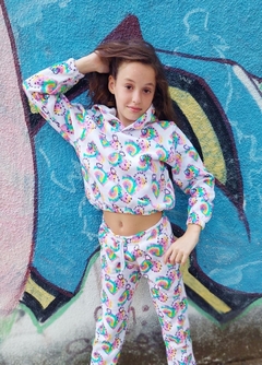 CONJUNTO BATIK CORAZONES ESTAMPADOS DE FRIZA (PANTALON + BUZO)