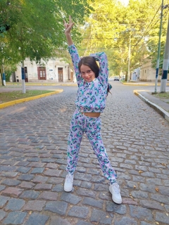 CONJUNTO BATIK CORAZONES ESTAMPADOS DE FRIZA (PANTALON + BUZO) en internet