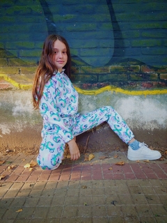 CONJUNTO BATIK CORAZONES ESTAMPADOS DE FRIZA (PANTALON + BUZO) en internet