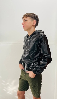 Bermuda cargo de gabardina con pasa cinto y botón art. 917 - Kids Store