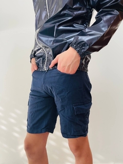 Bermuda cargo de gabardina con pasa cinto y botón art. 917 en internet