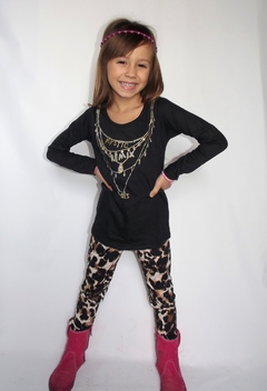 REMERA CON APLIQUES DE DIAMANTES