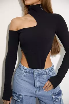 Body Thais na internet