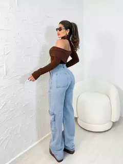 Calça Cargo Flare na internet