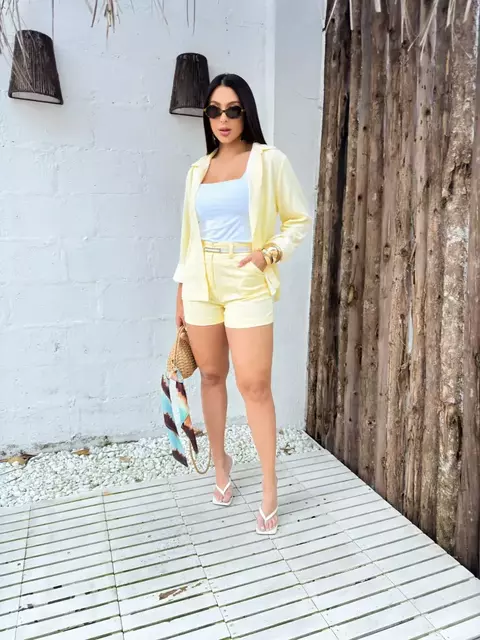 Short Linho Botão Amarelo