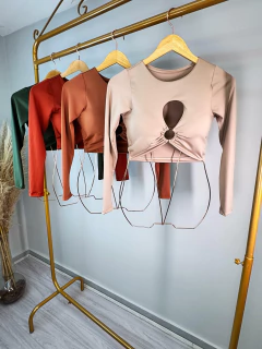 Cropped Abertura Frontal Argola - Linha Chic