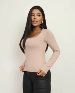 Blusa Decote Reto Manga Longa