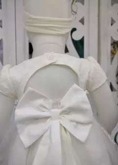 VESTIDO OFF WHITE DE FESTA INFANTIL BUSTO EM DRAPEADO E COM APLIQUES DE BORBOLETAS 3D na internet