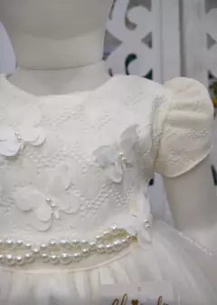 VESTIDO OFF WHITE DE FESTA INFANTIL BUSTO EM DRAPEADO E COM APLIQUES DE BORBOLETAS 3D - comprar online