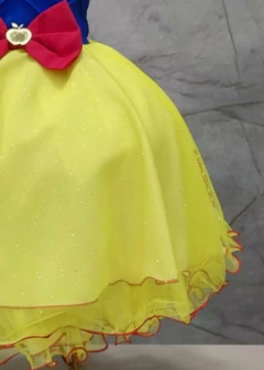 VESTIDO INFANTIL BRANCA DE NEVE COM BUSTO DRAPEADO COM PÉROLAS - Filhas do Rei Distribuidora Roupa Infantil e Juvenil