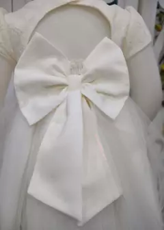 VESTIDO OFF WHITE DE FESTA INFANTIL BUSTO EM DRAPEADO E COM APLIQUES DE BORBOLETAS 3D - loja online