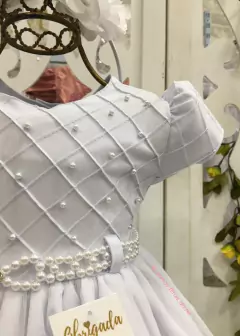 VESTIDO BRANCO DE FESTA INFANTIL LUXO COM SAIA EM CAMADAS E BORADADO DE PEROLAS NO BUSTO - comprar online