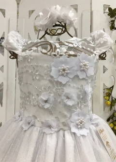 VESTIDO DE FESTA BRANCO COM APLIQUES DE FLORES 3D E BUSTO COM RENDA IMPORTADA - comprar online