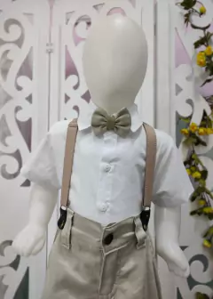 CONJUNTO CAMISA MANGA CURTA COM SHORT BEGE DE SARJA E SUSPENSÓRIO - comprar online