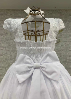 VESTIDO BRANCO DE FESTA INFANTIL COM APLICAÇÕES DE BORBOLETAS 3D na internet