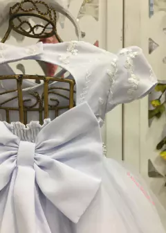 VESTIDO BRANCO DE FESTA INFANTIL COM APLIQUES DE FLORES 3D na internet