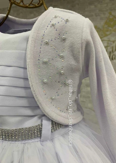 VESTIDO BRANCO FESTA INFANTIL BUSTO DRAPEADO E BOLERO MANGA LONGA - Filhas do Rei Distribuidora Roupa Infantil e Juvenil