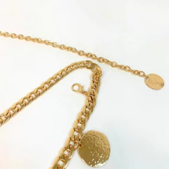 CINTO CORRENTE E MEDALHAS - Heels